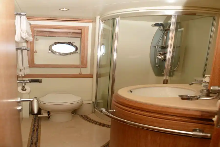 YACHT OBSIDIAN